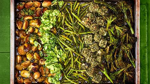 Wellness aus dem Ofen: Wohlsein wünschen Bohnen und Brokkolini Rezept - Foto: House of Food / Bauer Food Experts KG
