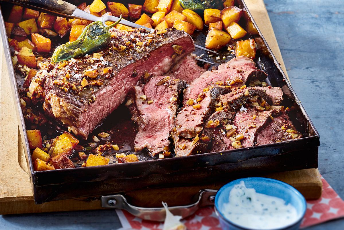 Western-Nackensteak mit gerösteten Kartoffeln und Sour Cream Rezept