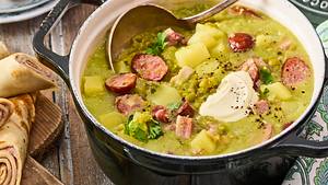 Westfälische Erbsensuppe mit Pfannkuchen Rezept - Foto: House of Food / Bauer Food Experts KG