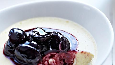 White Chocolate Cheesecake with Cherries Rezept - Foto: LECKER.de