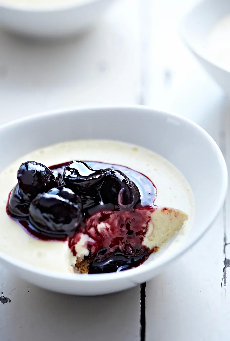 White Chocolate Cheesecake with Cherries Rezept White Chocolate Cheesecake with Cherries Rezept