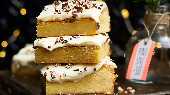 „White Christmas“- Blondies - Foto: LECKER @ Bauer Media Group