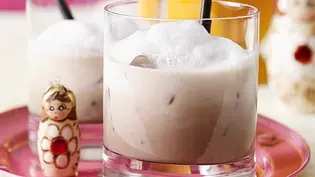 White Russian mit Schaum Rezept - Foto: LECKER @ Bauer Media Group