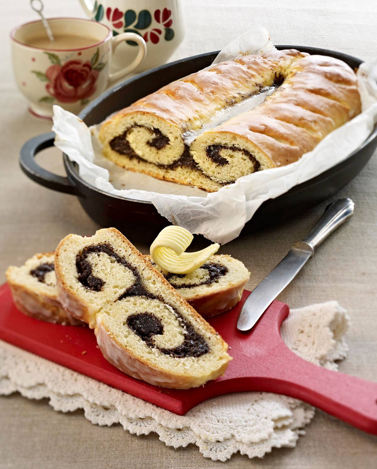 Wickelkuchen mit Mohnfüllung Rezept