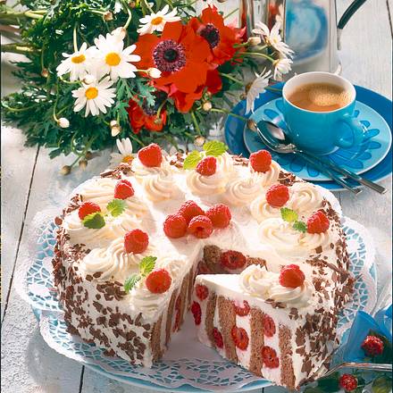 Wickeltorte mit Himbeeren Rezept