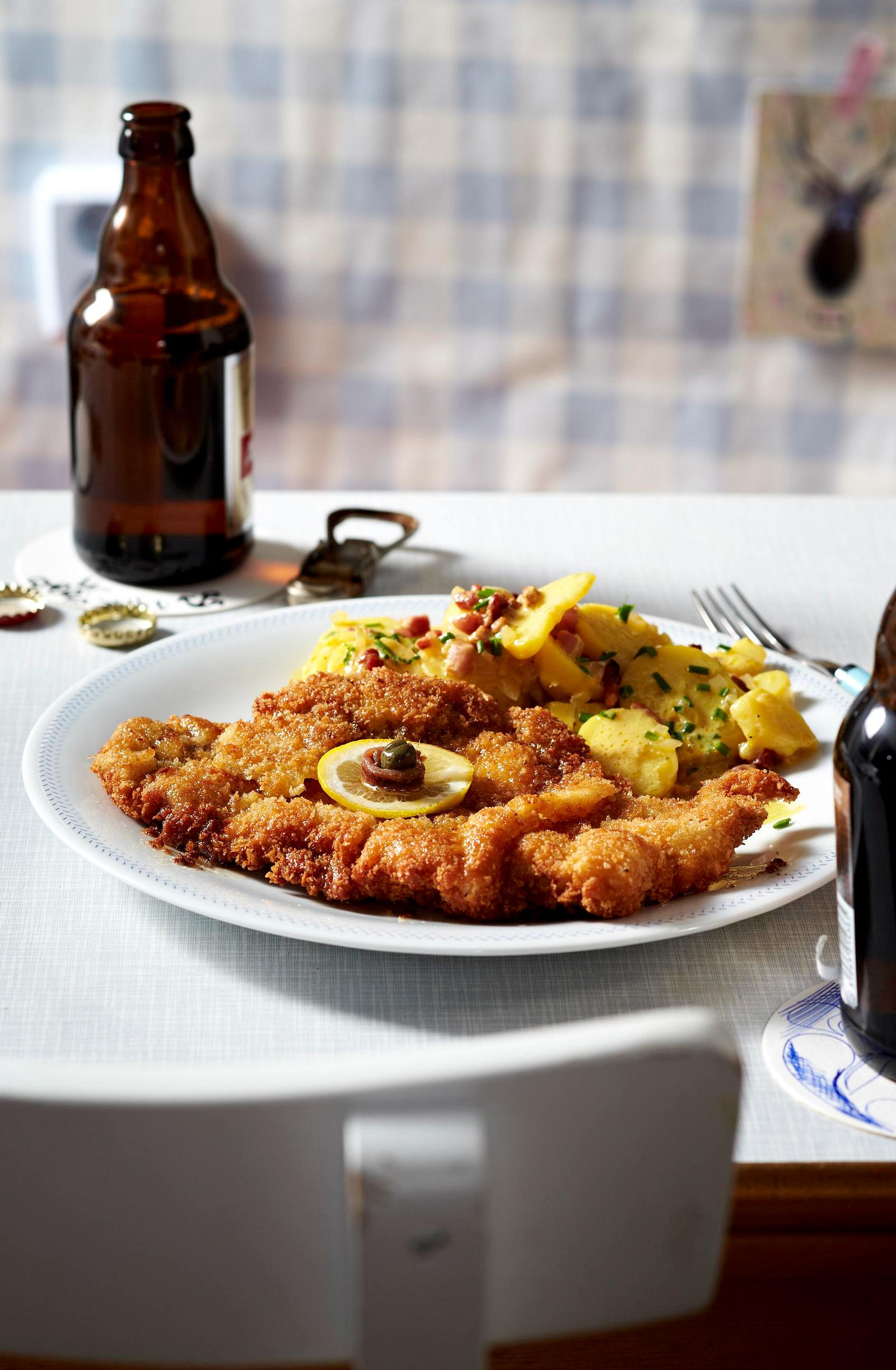 Wiener Schnitzel mit Kartoffelsalat Rezept | LECKER