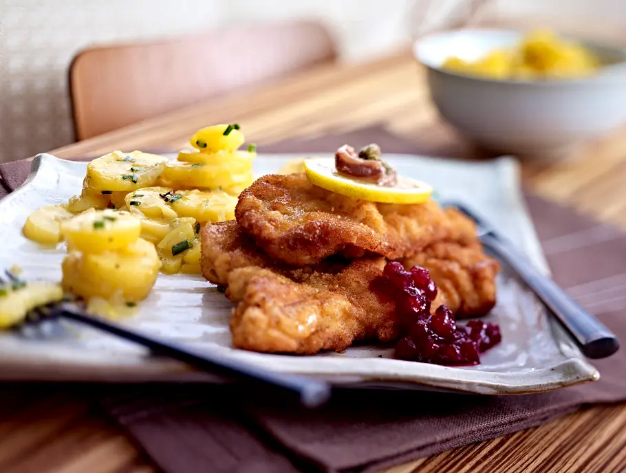 Wiener Schnitzel mit Kartoffelsalat Rezept Wiener Schnitzel mit Kartoffelsalat Rezept