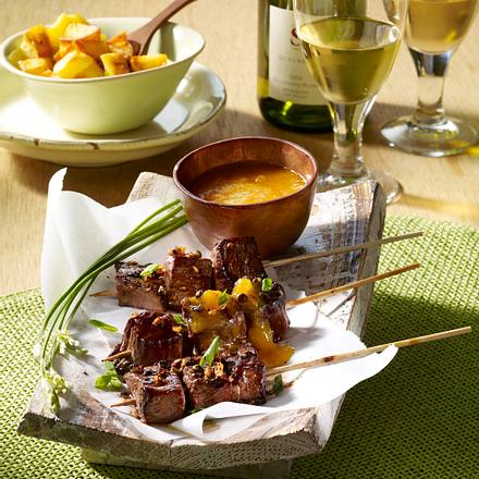 Wild-Spießchen mit Aprikosen-Dip Rezept Wild-Spießchen mit Aprikosen-Dip Rezept