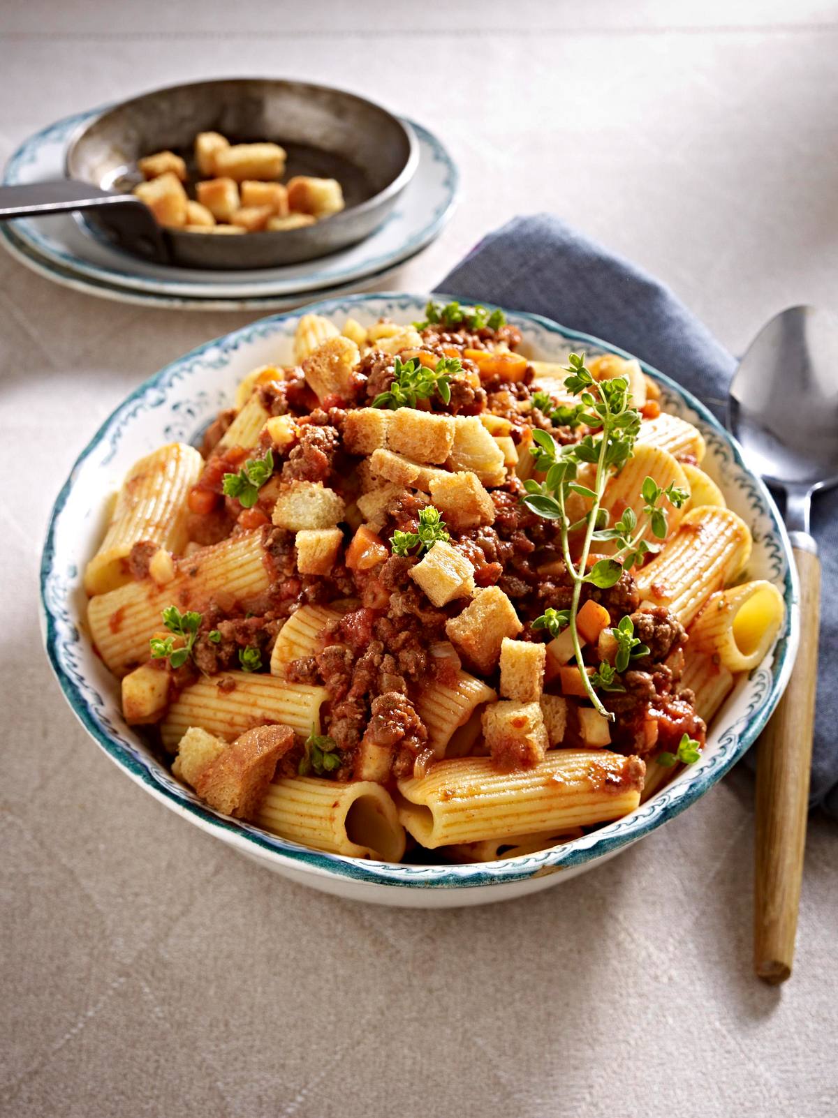 Wilde Bolognese zu Rigatoni Rezept