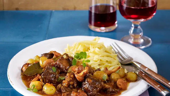 Wildgulasch mit Weintrauben Rezept - Foto: LECKER @ Bauer Media Group