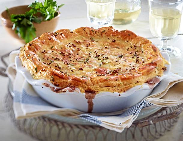 Wildpastete mit Blätterteigdeckel Rezept Wildpastete mit Blätterteigdeckel Rezept