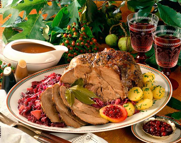 Wildschweinbraten auf Apfelrotkohl Rezept Wildschweinbraten auf Apfelrotkohl Rezept