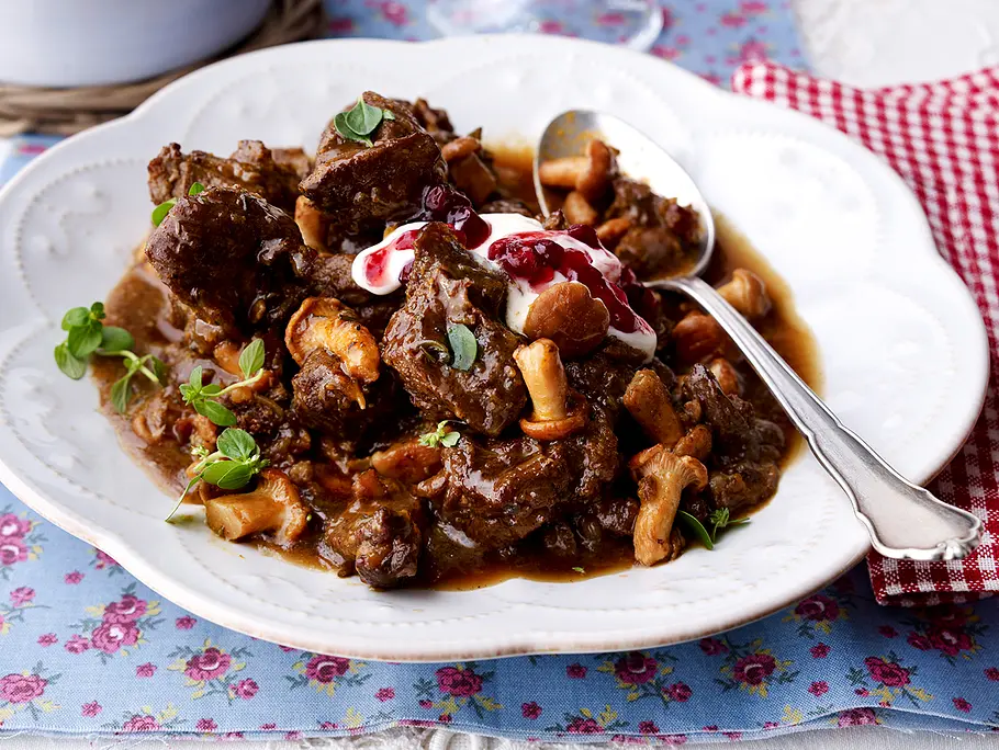 Wildschweingulasch mit Spätzle Rezept Wildschweingulasch mit Spätzle Rezept