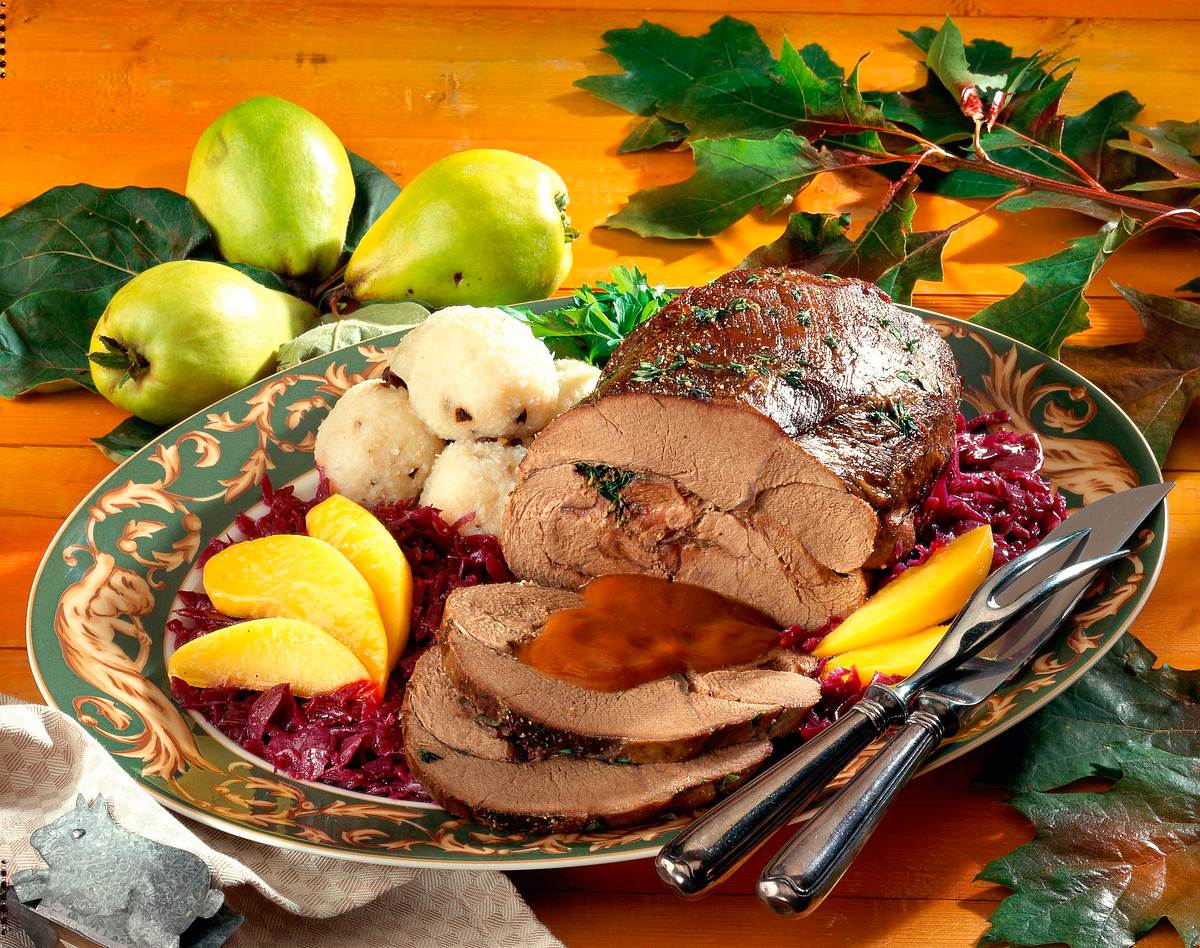 Wildschweinkeule mit Quitten und Rotkohl Rezept