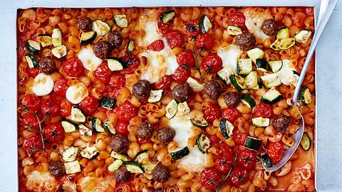 Wimmelblech „Familie Müller macht Urlaub in Italien“ Rezept - Foto: House of Food / Bauer Food Experts KG