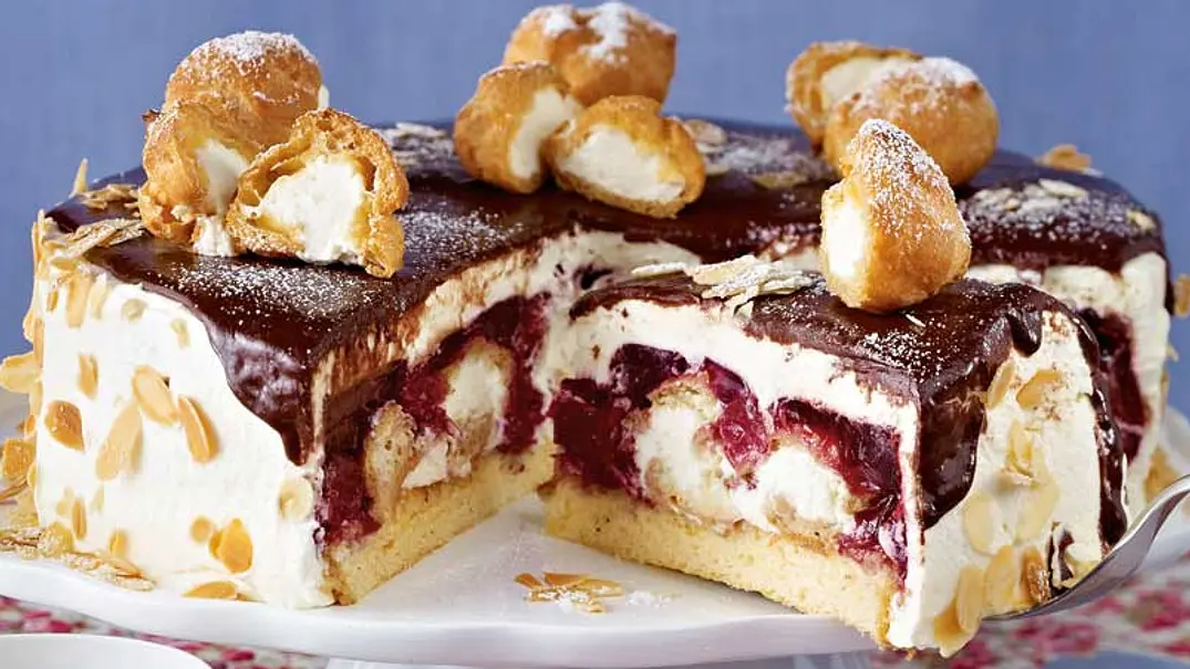 Windbeutel-Kirschtorte Rezept - Foto: LECKER @ Bauer Media Group Windbeutel-Kirschtorte Rezept - Foto: LECKER @ Bauer Media Group