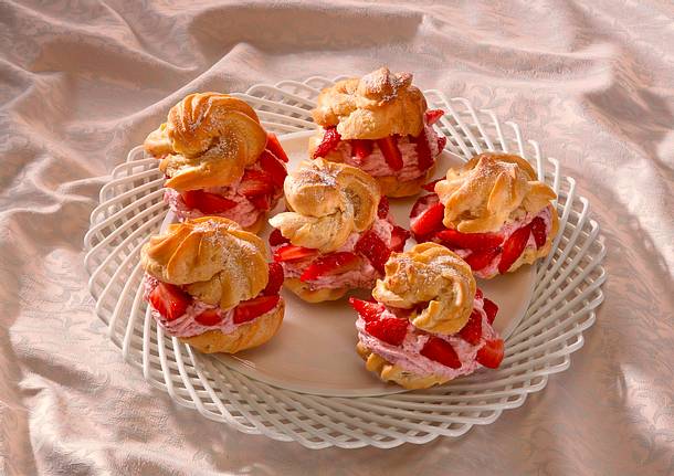 Windbeutel mit Erdbeersahne Rezept Windbeutel mit Erdbeersahne Rezept