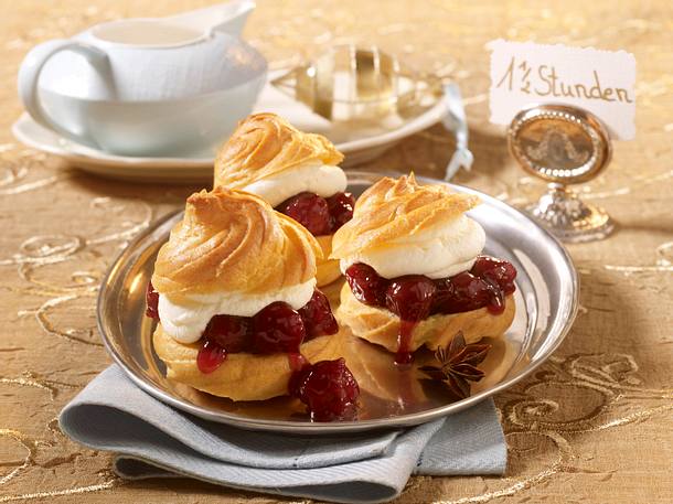 Windbeutel mit Punschkirschen Rezept Windbeutel mit Punschkirschen Rezept