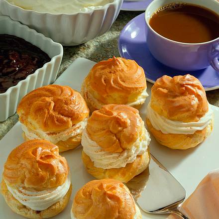 Windbeutel mit Quark-Pflaumenmus-Füllung Rezept Windbeutel mit Quark-Pflaumenmus-Füllung Rezept