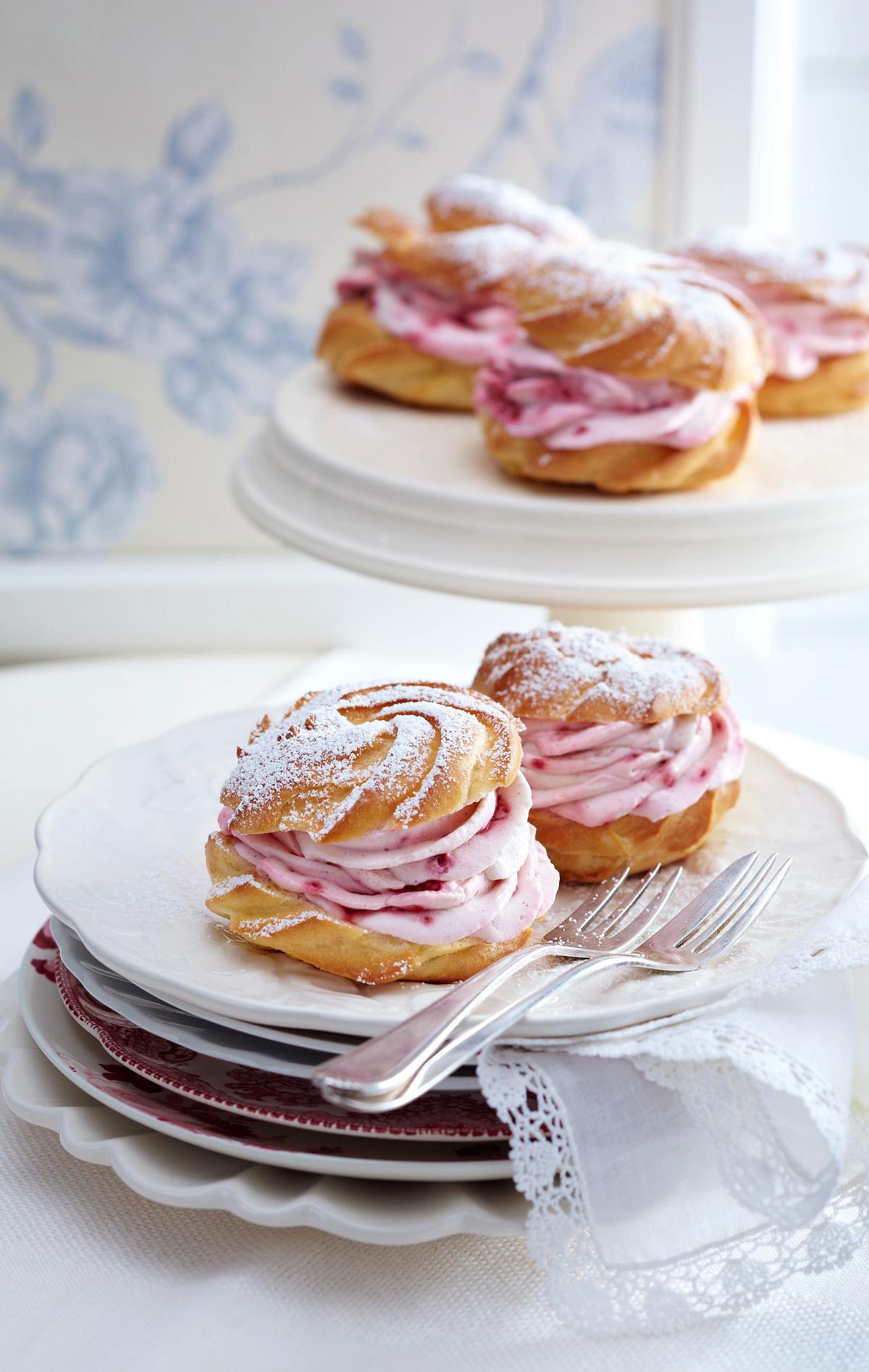 Windbeutel mit Vanille-Himbeersahne Rezept