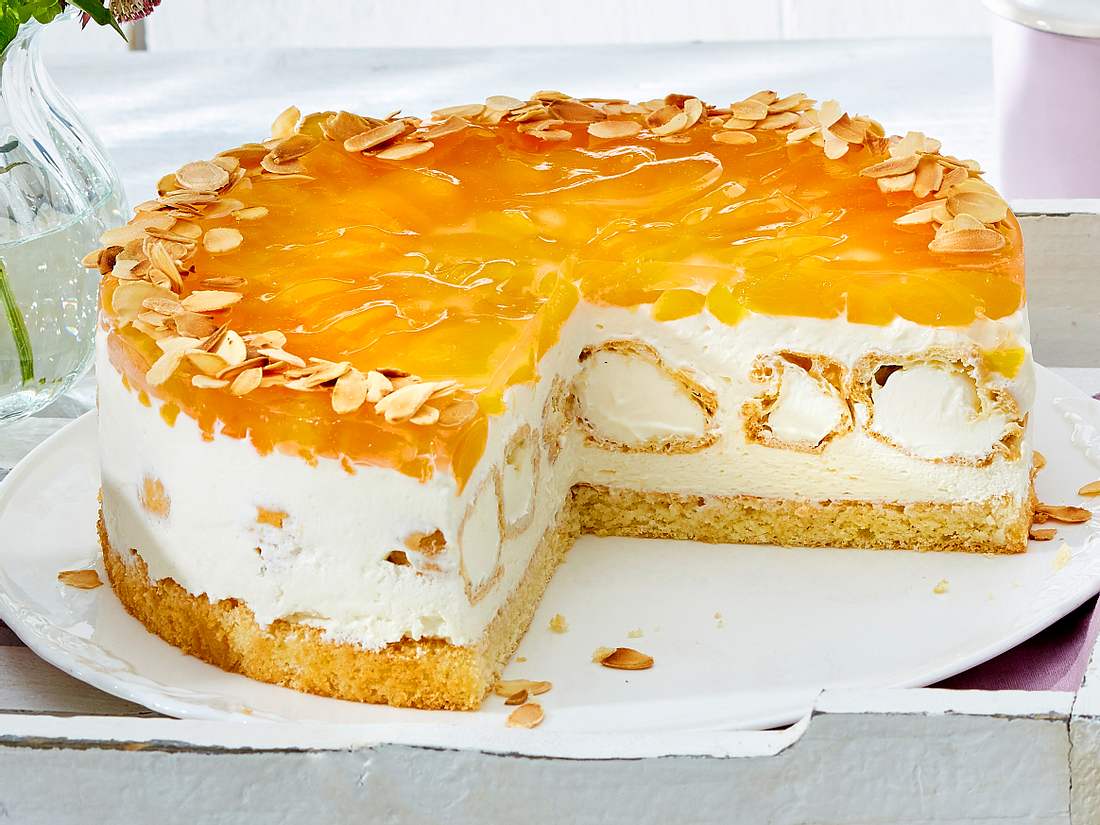 Windbeuteltorte mit Aprikosen Rezept Windbeuteltorte mit Aprikosen Rezept