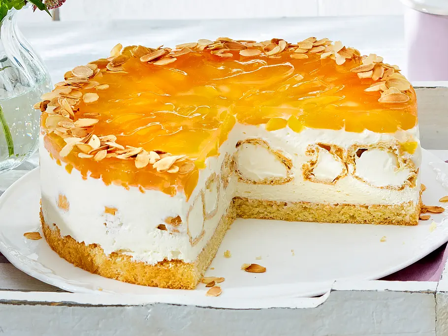 Windbeuteltorte mit Aprikosen Rezept Windbeuteltorte mit Aprikosen Rezept