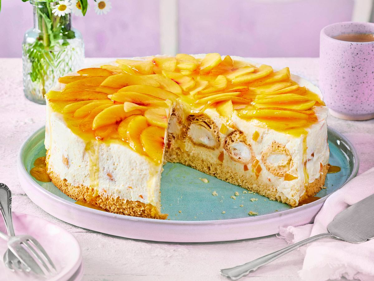 Windbeuteltorte mit Pfirsich Rezept