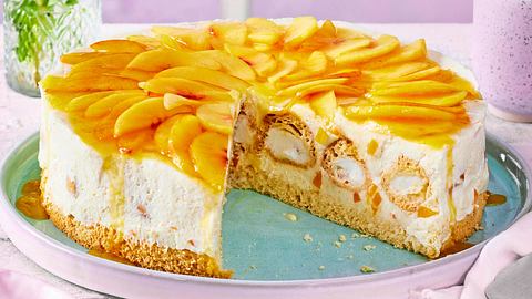 Windbeuteltorte mit Pfirsich Rezept - Foto: House of Food / Bauer Food Experts KG