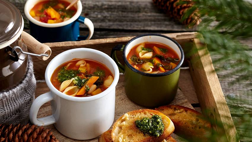 Winter-Minestrone mit Knoblauch-Bruschette Rezept - Foto: House of Food / Bauer Food Experts KG