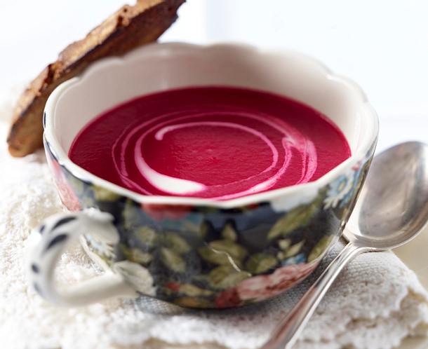 Winterliche Rote Bete-Suppe Rezept Winterliche Rote Bete-Suppe Rezept