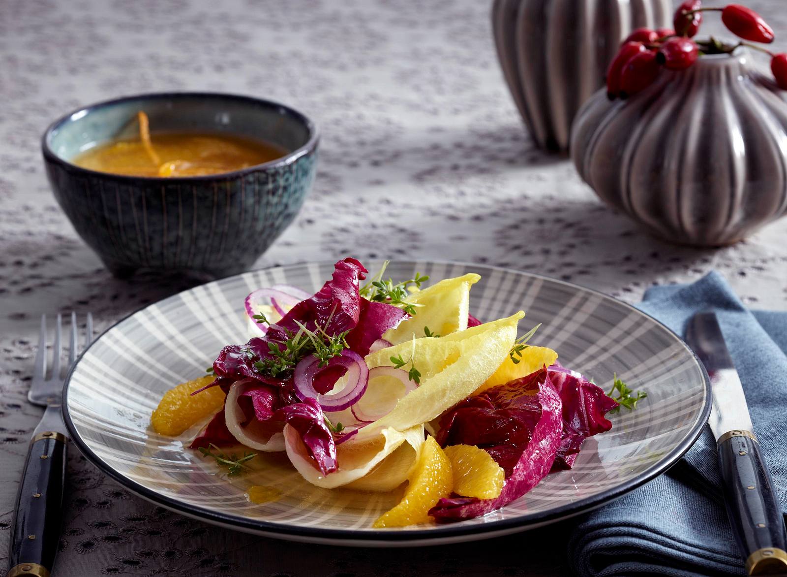 Winterlicher Blattsalat in Orangen-Vinaigrette Rezept | LECKER