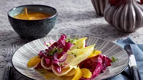 Winterlicher Blattsalat in Orangen-Vinaigrette Rezept - Foto: Stellmach, Peter