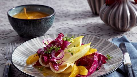 Winterlicher Blattsalat in Orangen-Vinaigrette Rezept - Foto: Stellmach, Peter