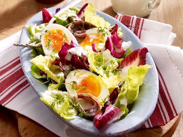 Wintersalat mit wachsweichen Eiern Rezept