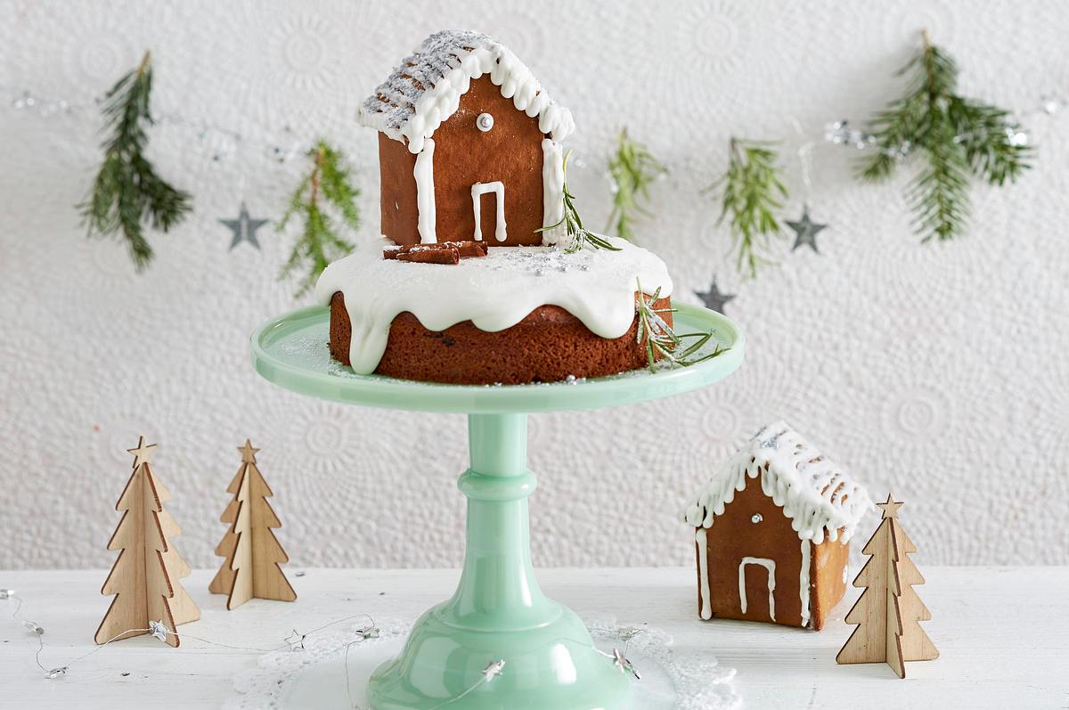 Winterwonderland-Kuchen mit Lebkuchenhaus Rezept