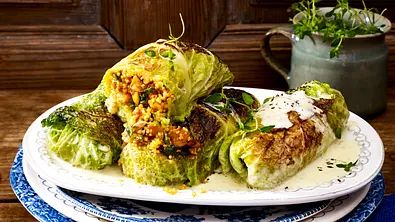Wirsingsouladen mit Pilz-Couscous-Füllung - Foto: LECKER @ Bauer Media Group
