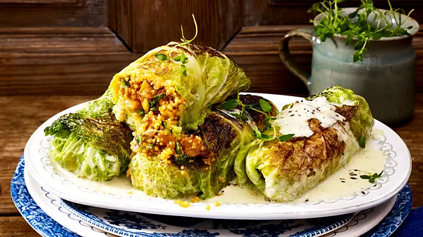 Wirsingsouladen mit Pilz-Couscous-Füllung - Foto: LECKER @ Bauer Media Group Wirsingsouladen mit Pilz-Couscous-Füllung - Foto: LECKER @ Bauer Media Group