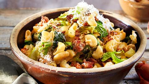 Wirsing-Carbonara Rezept - Foto: House of Food / Bauer Food Experts KG