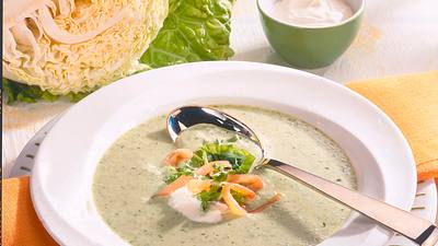Wirsing-Creme-Suppe mit Räucherlachs Rezept - Foto: Först, Thomas