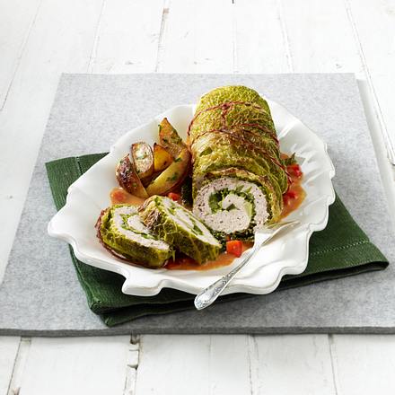 Wirsing-Geflügel-Roulade Rezept Wirsing-Geflügel-Roulade Rezept
