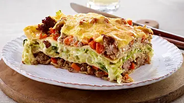 Wirsing-Hack-Lasagne Rezept - Foto: LECKER @ Bauer Media Group Wirsing-Hack-Lasagne Rezept - Foto: LECKER @ Bauer Media Group