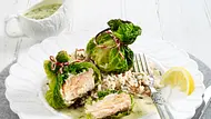 Wirsing-Lachs-Päckchen mit Zitronensoße Rezept - Foto: LECKER @ Bauer Media Group