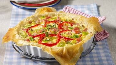 Wirsing-Quiche mit Paprika, Kasseler und Schmandguss Rezept - Foto: House of Food / Bauer Food Experts KG