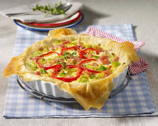 Wirsing-Quiche mit Paprika, Kasseler und Schmandguss Rezept Wirsing-Quiche mit Paprika, Kasseler und Schmandguss Rezept