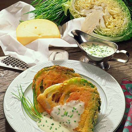 Wirsingkohlspalten mit Käsesoße Rezept Wirsingkohlspalten mit Käsesoße Rezept