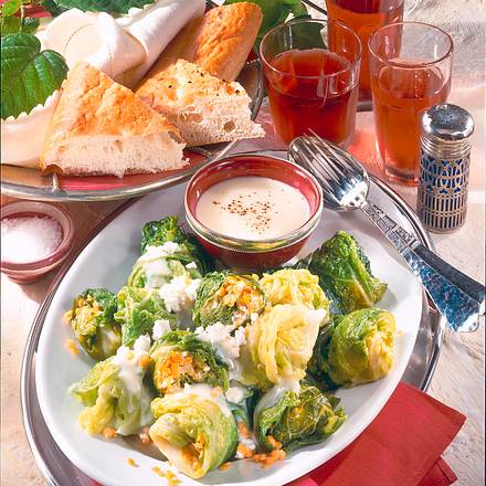 Wirsingpäckchen mit roten Linsen Rezept Wirsingpäckchen mit roten Linsen Rezept