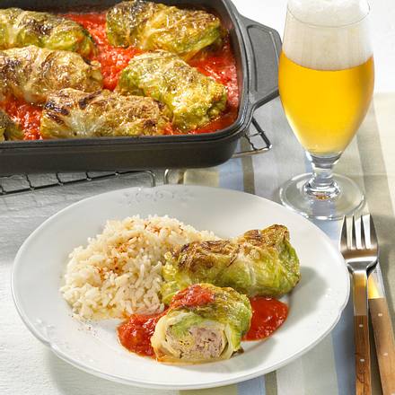 Wirsingröllchen mit Tomatensoße Rezept Wirsingröllchen mit Tomatensoße Rezept