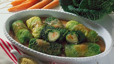Wirsingrollen mit Hirsefüllung Rezept - Foto: House of Food / Bauer Food Experts KG