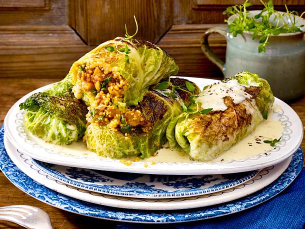 Wirsingrouladen mit Pilz-Couscous-Füllung-F8783102