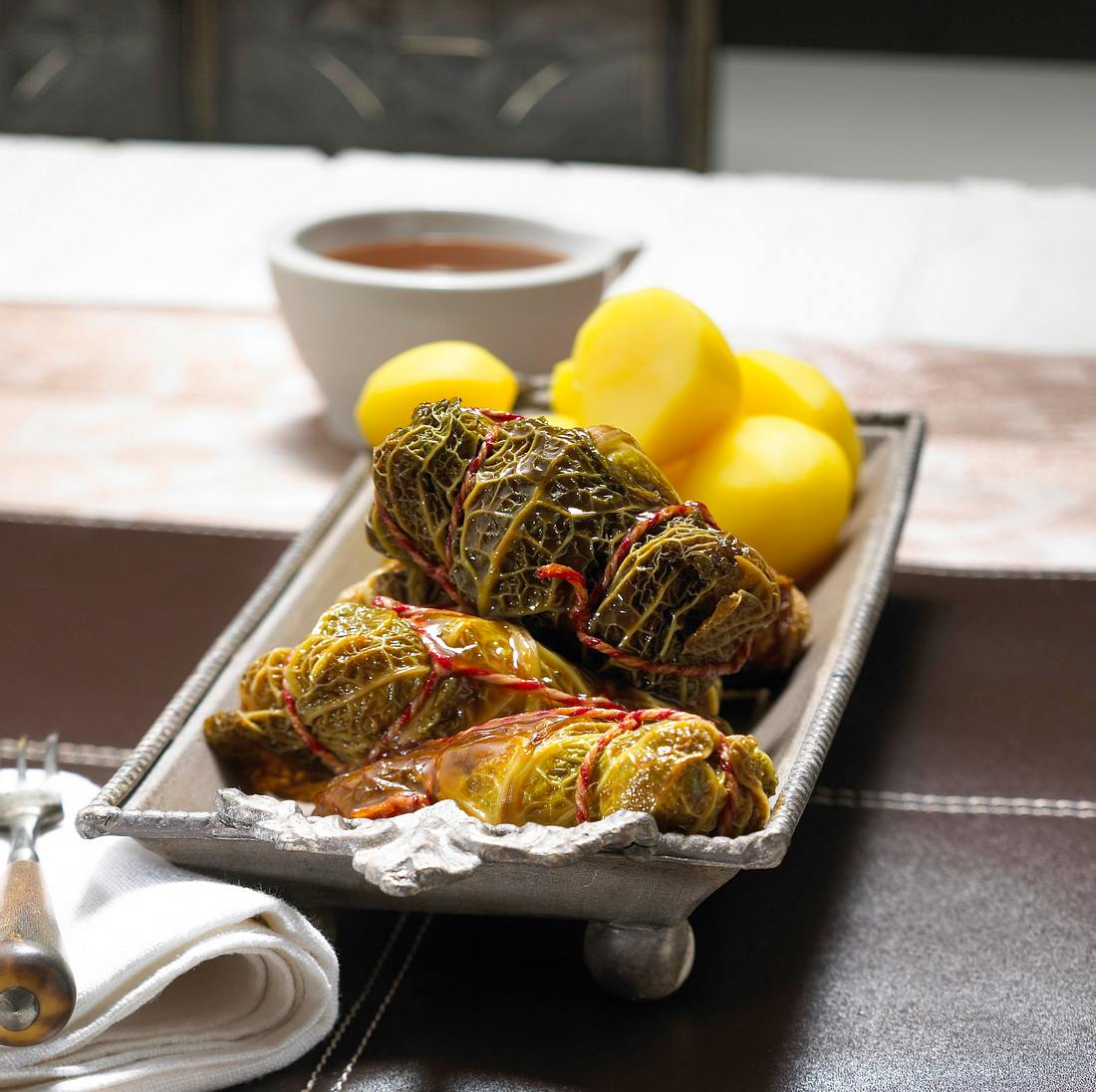Wirsingrouladen mit Sojahack Rezept | LECKER